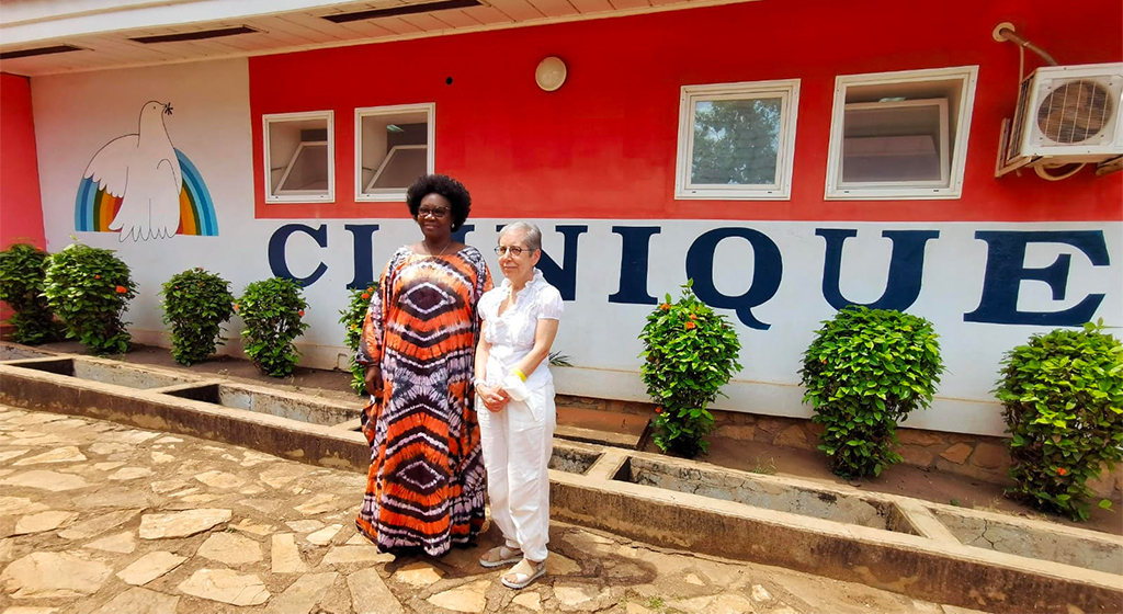 De First Lady van de Centraal-Afrikaanse Republiek bezoekt de DREAM-kliniek van de Gemeenschap van Sant'Egidio